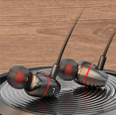 New design metal shell in ear wired earphone with mic custom headset